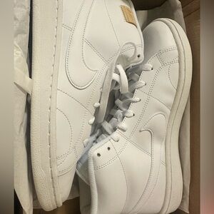 Women’s Nike Court Royale 2 (MID)